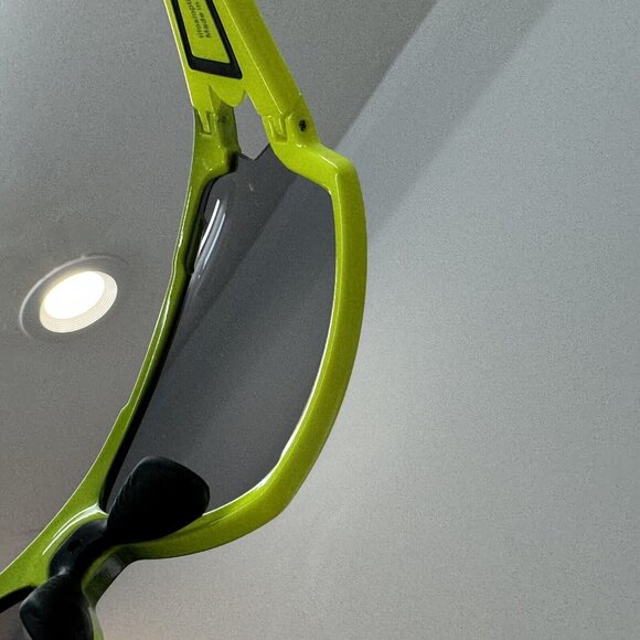 Cycling, Triathlon, Running Sunglasses | Kilo | Tifosi Optics Tifosi Amok Cycling Sunglasses - Race Neon - Fototec Lens